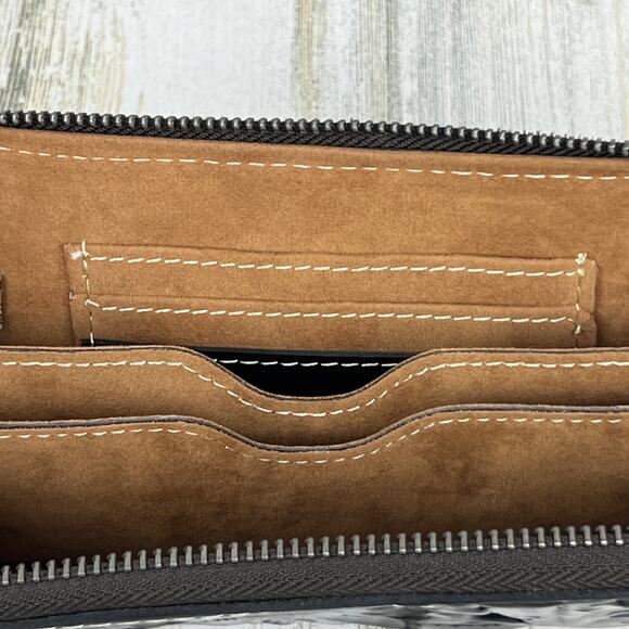 Women’s Tooled Italian Leather Black Clutch Wristlet Wallet - Picture 10 of 14